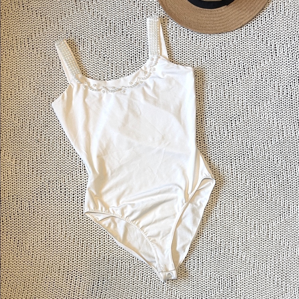 APART Impressions Ivory Pearl Trim Bodysuit Women’s Small One Piece